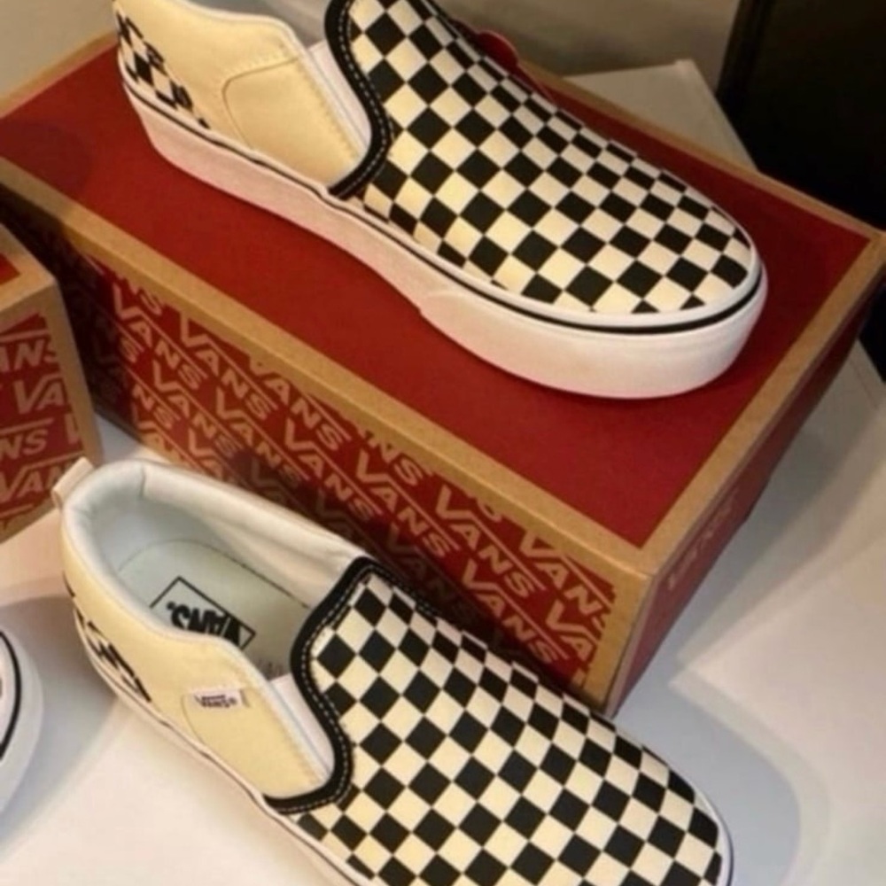 New in Box Women's Asher Platform Checkered Shoes size 5 - Picture 2 of 8